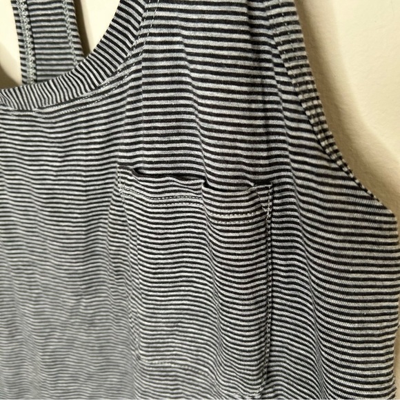 Lululemon Yogi Racerback Front Pocket Pinstripe Black & White Tank Size 6 - Picture 4 of 7